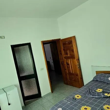 Domi's 招待所 Durrës